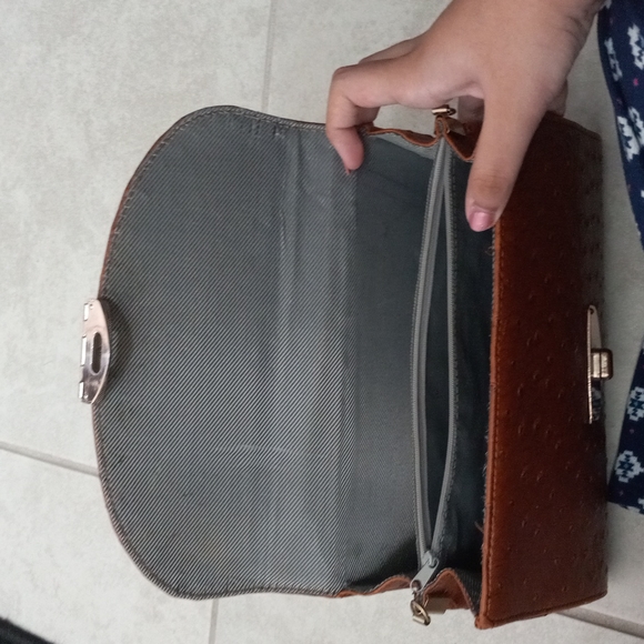 ~ Chic orangish brown purse ~ Dimensions are 11 by 8 ~ - Picture 7 of 7